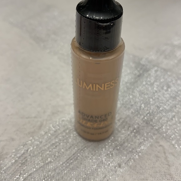Luminess Air Silk 4-1 Advanced Airbrush Foundation Color #040 - Picture 3 of 4